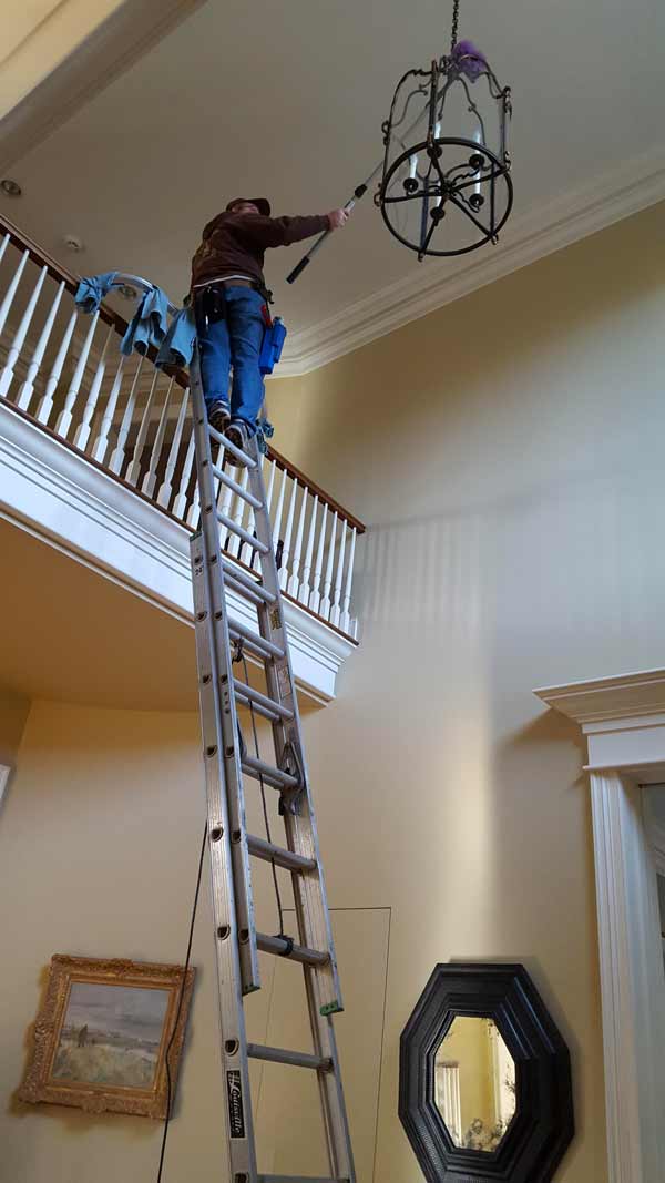 Chandelier cleaning detail